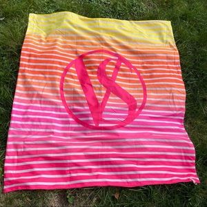 [FREE SHIPPING] Victoria’s Secret Limited Edition Roll-Up Beach Towel